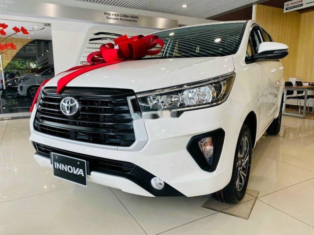 Cần bán Toyota Innova năm 2021, màu trắng giá cạnh tranh