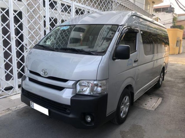 Bán Toyota Hiace năm 2017, màu bạc còn mới