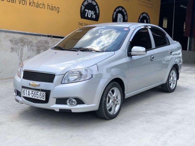 Bán Chevrolet Aveo 2018, màu bạc còn mới, giá 305tr0