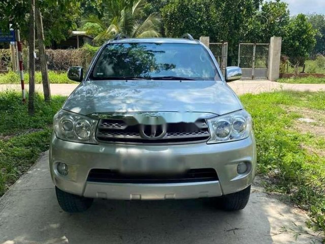 Cần bán Toyota Fortuner sản xuất 2011 còn mới0