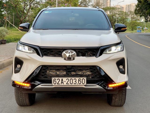 Bán ô tô Toyota Fortuner đời 2020, màu trắng còn mới0