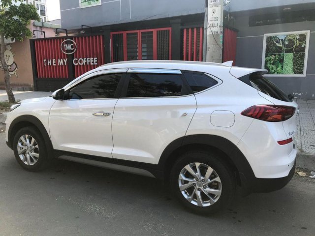 Bán xe Hyundai Tucson 2019, màu trắng còn mới, giá 750tr0