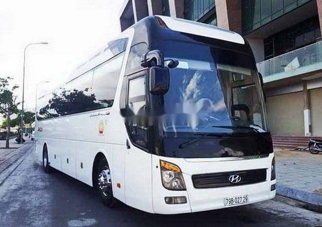 Bán Hyundai Universe năm 2018, màu trắng, nhập khẩu Hàn Quốc đẹp như mới