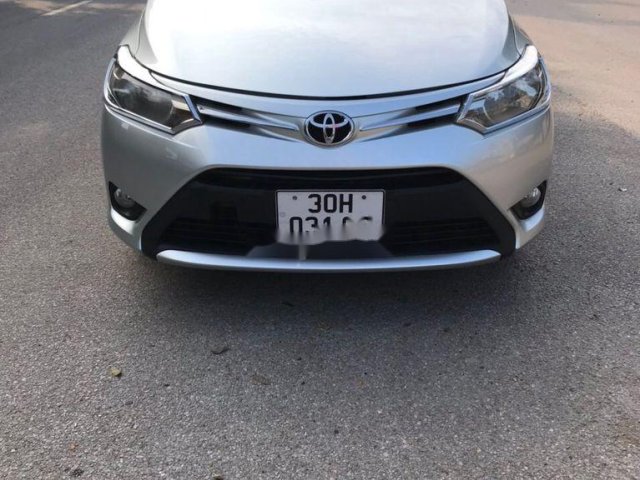 Bán xe Toyota Vios đời 2015, màu bạc còn mới, giá tốt0