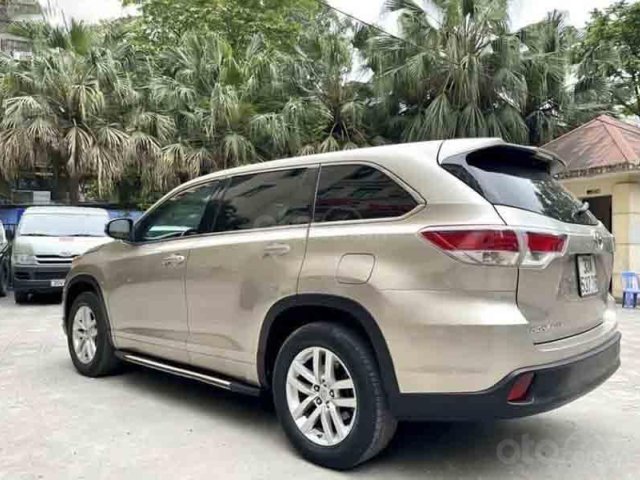 Bán xe Toyota Highlander LE 2.7 sản xuất 2014, màu vàng cát, nhập khẩu nguyên chiếc còn mới0