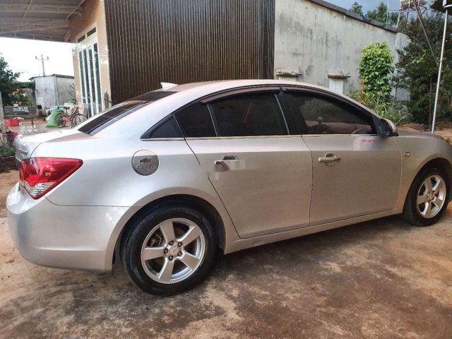 Bán Chevrolet Cruze AT sản xuất 2010, màu bạc chính chủ, giá 290tr