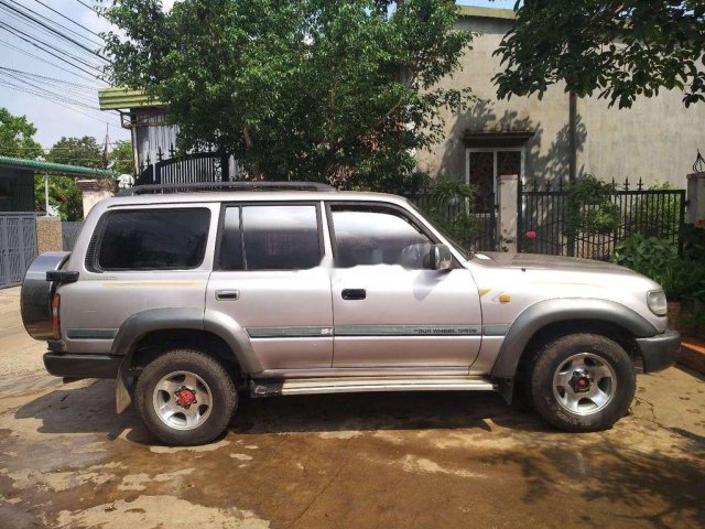 Bán Toyota Land Cruiser 1992, màu bạc, xe nhập còn mới, giá tốt0