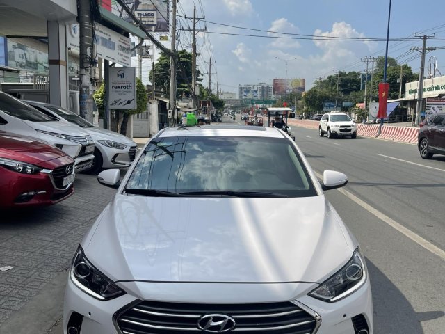 Cần bán xe Hyundai Elantra 2.0 AT sản xuất 20160