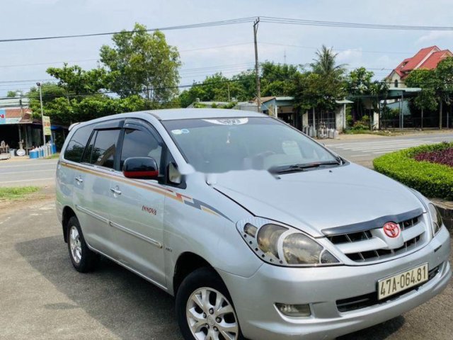 Bán xe Toyota Innova đời 2006, màu bạc, nhập khẩu chính chủ, giá 240tr0