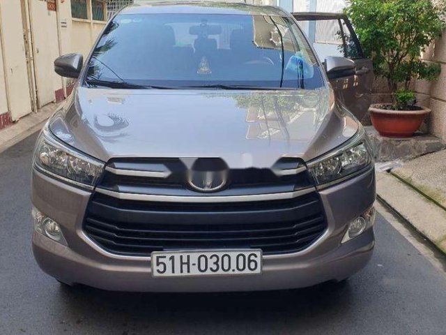 Cần bán lại xe Toyota Innova 2019, màu xám, giá chỉ 630 triệu0