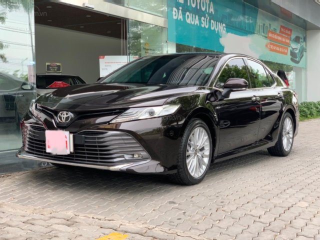 Bán Camry 2.5Q màu nâu, lướt 12.000km, hỗ trợ vay ngân hàng0