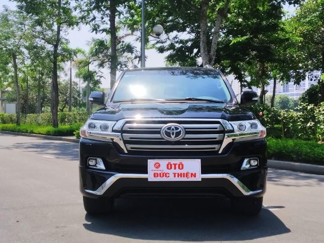 Cần bán gấp Toyota Land Cruiser VX V8 năm sản xuất 2016, màu đen, nhập khẩu nguyên chiếc0