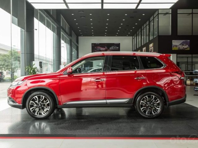 Bán Mitsubishi Outlander năm sản xuất 2021, màu đỏ0