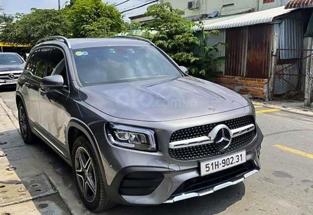 Bán Mercedes GLB200 sản xuất năm 2021, màu bạc0