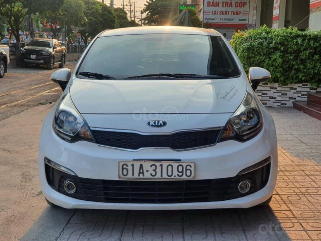 Cần bán Kia Rio sản xuất 2016, màu trắng xe còn mới nguyên bản, máy móc ổn định