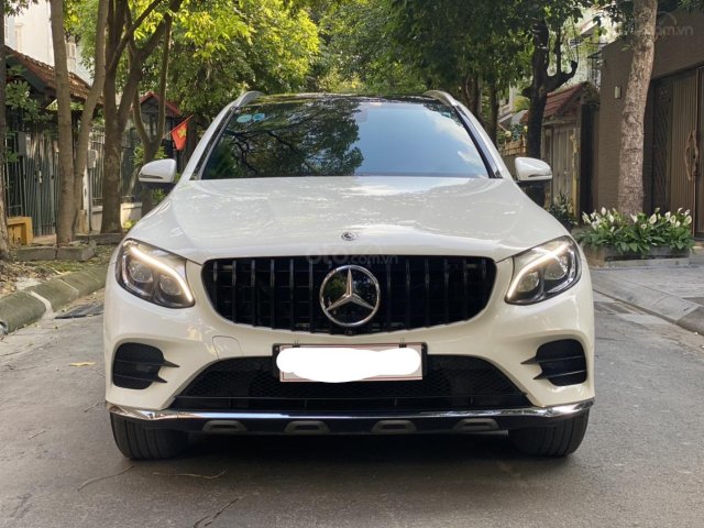 Cần bán lại xe Mercedes GLC300 4Matic sản xuất 20170