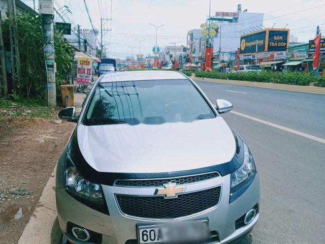 Cần bán xe Chevrolet Cruze sản xuất năm 2011, màu bạc0