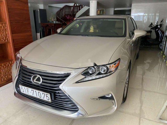 Cần bán xe Lexus ES đời 2016, màu vàng, nhập khẩu 