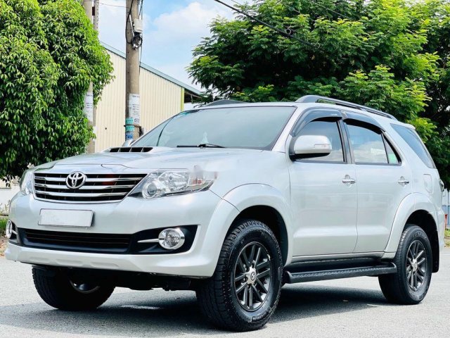 Cần bán gấp Toyota Fortuner 2.5G đời 2015, màu bạc, 665tr