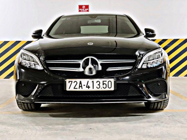 Bán Mercedes C180 năm 2020, màu đen còn mới0