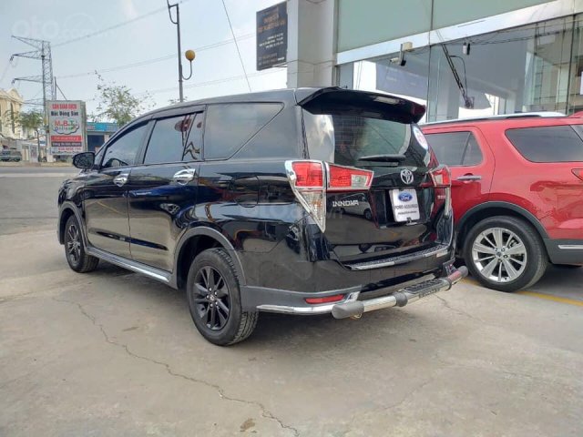 Cần bán lại xe Toyota Innova 2019, màu đen