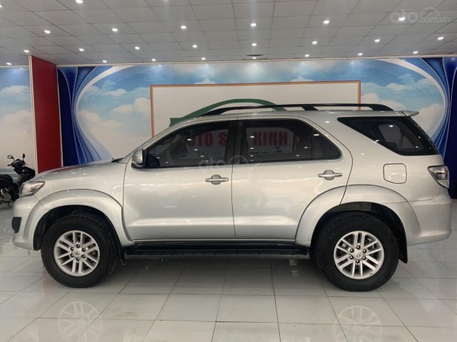 Cần bán Toyota Fortuner V sản xuất năm 2012 giá rẻ