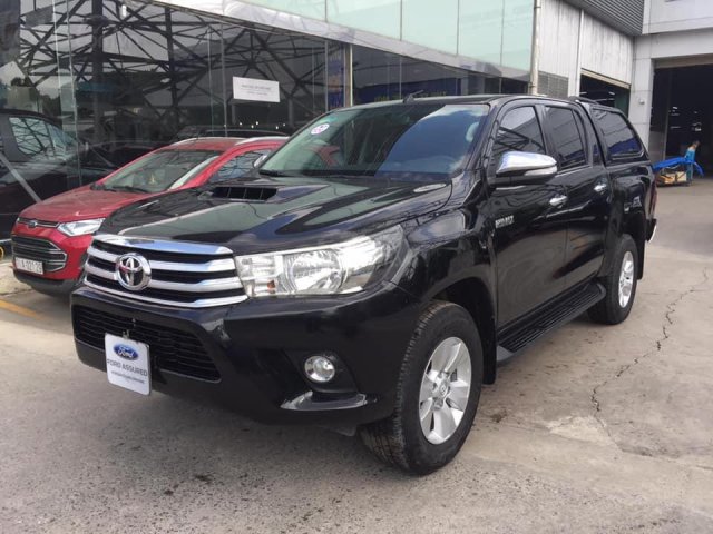 Cần bán Toyota Hilux sản xuất 2015, màu đen, giá cả hợp lý, xe đẹp lung linh0