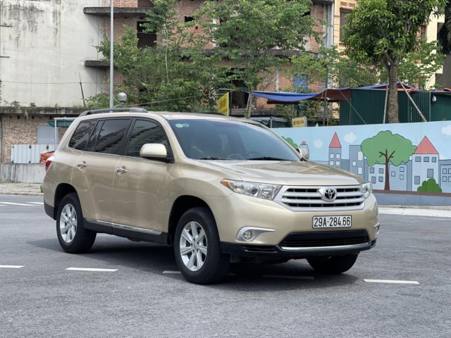 Bán nhanh xe Toyota Highlander sản xuất 2011, xe chính chủ đi êm, đẹp, giữ gìn0