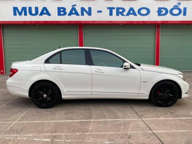 Cần bán xe Mercedes C class 200 sản xuất 2012, màu trắng, 495 triệu, máy móc chạy ổn0