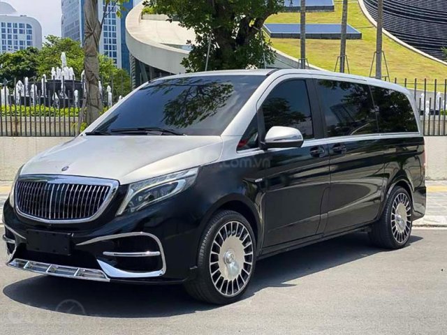 Bán Mercedes V250 Avantgarde đời 2017, màu đen, nhập khẩu0