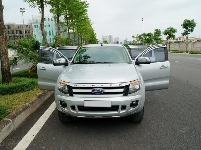 Cần bán gấp Ford Ranger đời 2015, màu bạc, nhập khẩu nguyên chiếc0