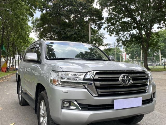 Chính chủ cần bán Land Cruiser VX 4.6 V8 model 2016, phom mẫu mới xe gđ đi giữ gìn