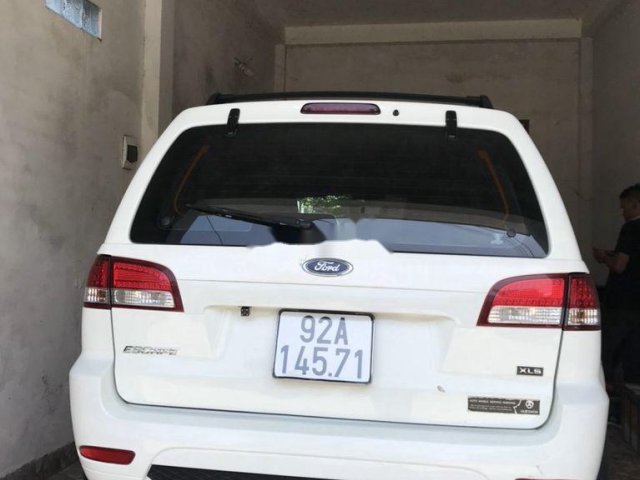 Cần bán xe Ford Escape 2012, màu trắng còn mới