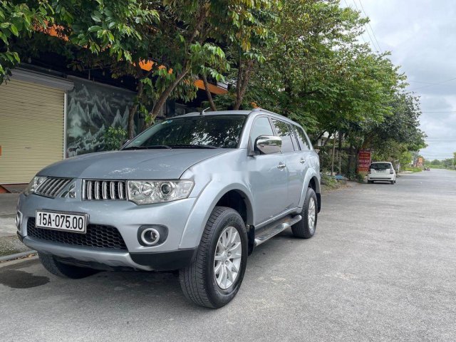 Xe Mitsubishi Pajero đời 2011, màu bạc, nhập khẩu nguyên chiếc 