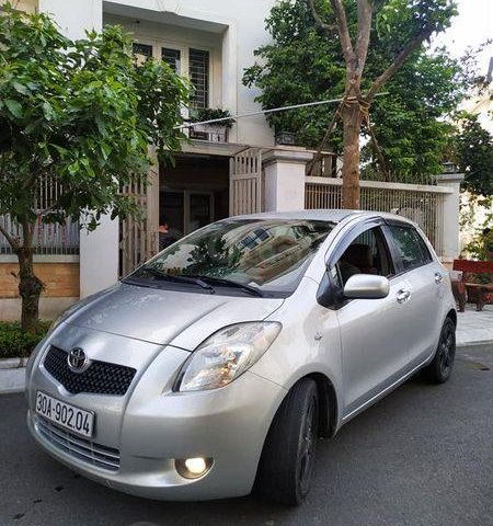 Cần bán Toyota Yaris sản xuất 2007, màu bạc, nhập khẩu số tự động