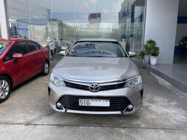 Cần bán Toyota Camry 2.5Q sản xuất 2016, màu nâu vàng