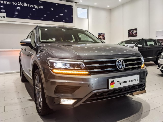 Tiguan Luxury S 2021 - xám Platinum (2R2R) ưu đãi lớn mùa dịch