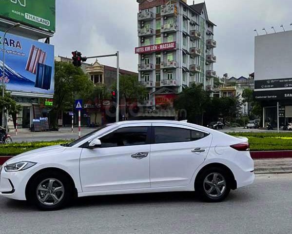 Bán Hyundai Elantra 1.6 MT sản xuất 2018, màu trắng