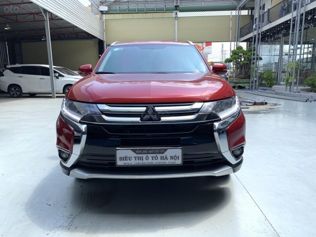 Bán xe Mitsubishi Outlander năm sản xuất 2019, màu đỏ, đi 35.000km, xe có trả góp0