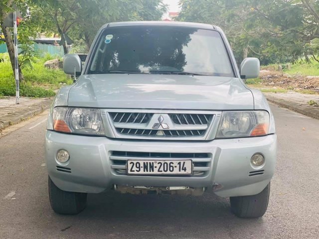 Bán xe Mitsubishi Pajero sản xuất năm 2003, màu bạc, xe nhập