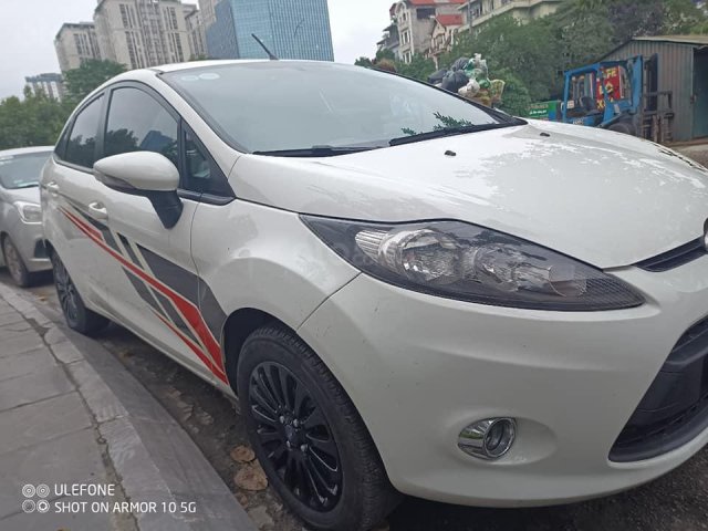 Bán Ford Fiesta năm sản xuất 2011, màu trắng