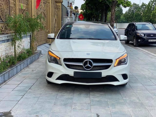 Cần bán xe Mercedes CLA 200 năm sản xuất 2017, màu trắng