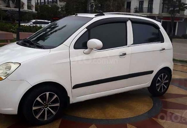 Bán xe Chevrolet Spark sản xuất năm 2010, màu trắng còn mới