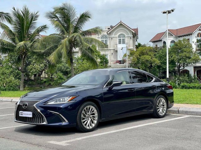 Cần bán Lexus ES sản xuất 2018 còn mới