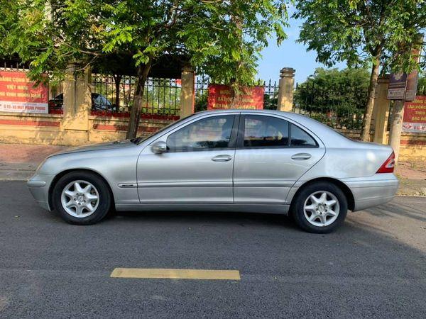 Cần bán xe Mercedes đời 2003 giá cạnh tranh