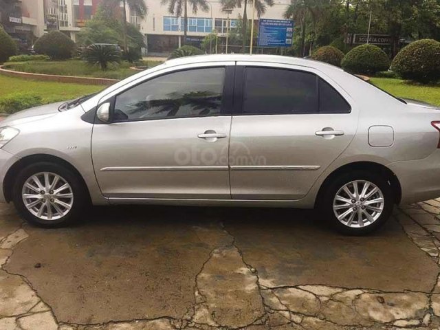 Cần bán xe Toyota Vios sản xuất 2012, màu bạc còn mới