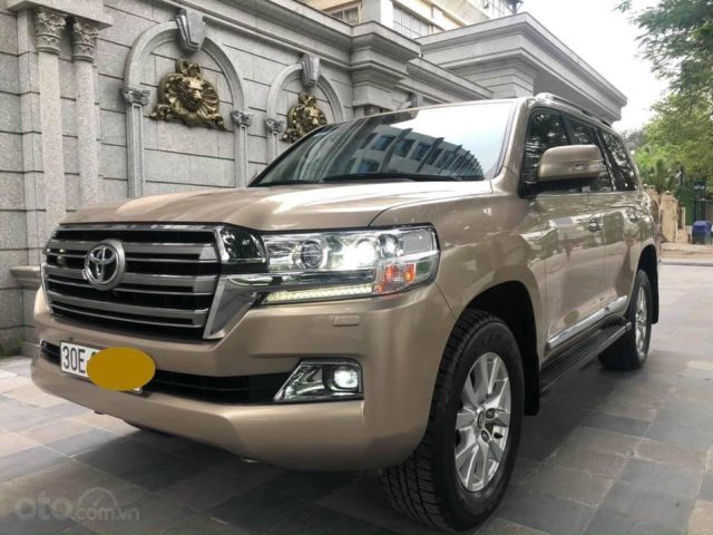 Hàng đẳng cấp: Toyota Land Cruiser năm sản xuất 2016, màu vàng0