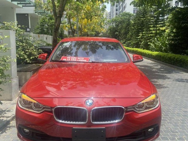 Bán xe BMW 320i sản xuất 2019, màu đỏ, xe nhập0