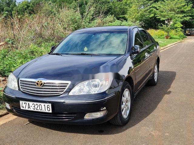 Bán xe Toyota Camry sản xuất năm 2004 còn mới