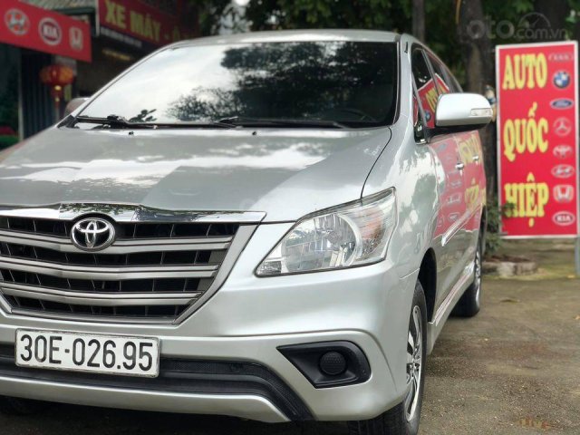 Bán Toyota Innova 2016, màu bạc số sàn